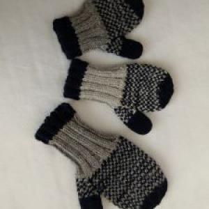 Hand knitting Gloves